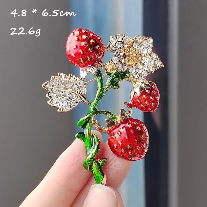 Vintage σμάλτο φράουλα καρφίτσες Φρούτα λουλούδι Strawberry Girl Μαργαριτάρι καρφίτσα Μεταξωτό μαντίλι πόρπη Ρούχα Αξεσουάρ τσάντα καπέλων DIY