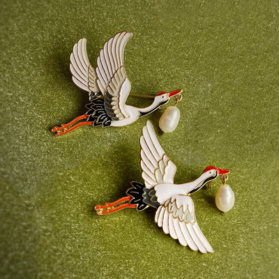 Muylinda Vintage Cranes Bird Enamel Pin Vintage Fresh Water Pearls Crane Charm Брошки за жени Луксозна брошка Бижута Подарък