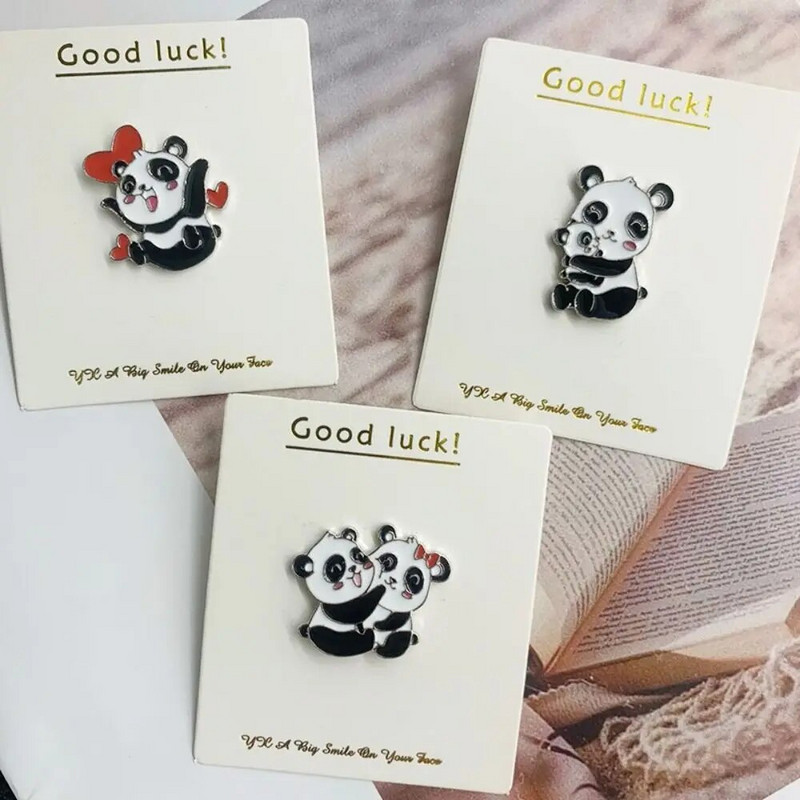 Jauna Panda sakausējuma emaljas piespraudes piespraudes radošā multfilma Milzu pandas formas piliens eļļas nozīmīte atloka piespraudes apģērbu aksesuāri