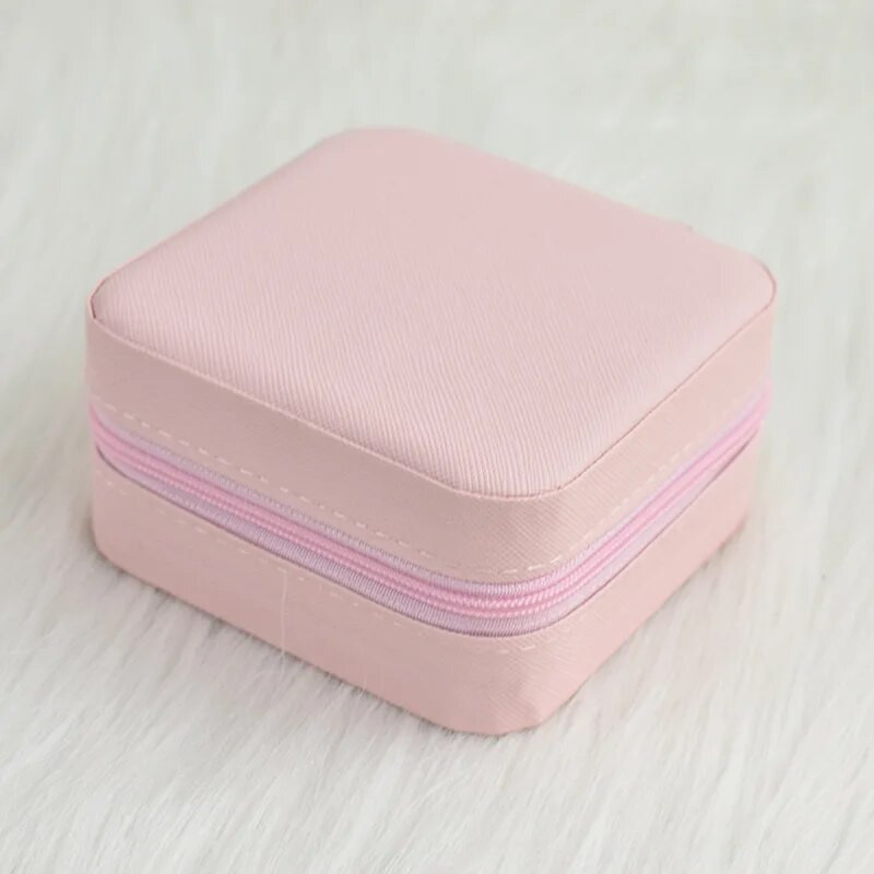 Jauns ins stils Masīva kaklarota Juvelierizstrādājumu organizators Ādas kvadrātveida maza apaļa kastīte Gredzens Auskari Pārnēsājama ceļojumu rotaslietu uzglabāšanas soma