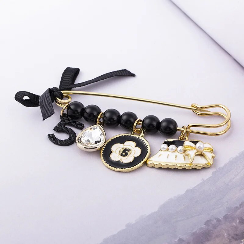 Trend Pearl Bow Brooches Small Fragrance Number 5 All-match καρφίτσα καρφίτσα Tassel Fresh γυναικεία κοσμήματα Αξεσουάρ ρούχων