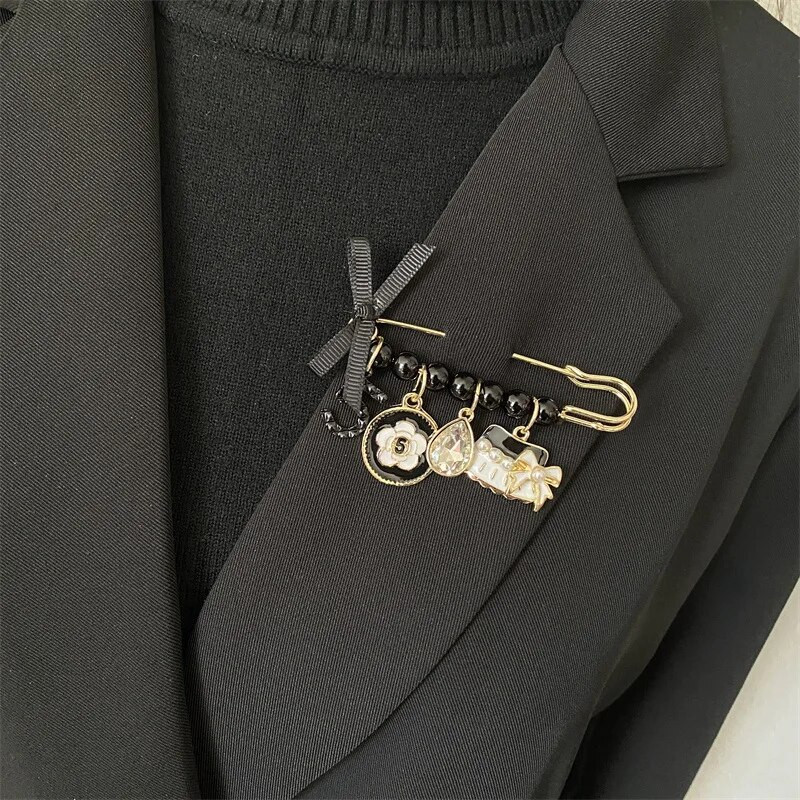 Trend Pearl Bow Brooches Small Fragrance Number 5 All-match καρφίτσα καρφίτσα Tassel Fresh γυναικεία κοσμήματα Αξεσουάρ ρούχων