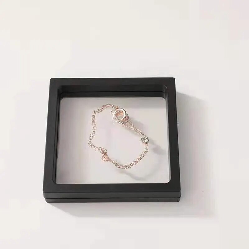 10 gab. Rotaslietu aksesuāri Iepakojuma displeja piederumi Uzglabāšanas kaste PE plēves balstiekārta caurspīdīga kaklarota