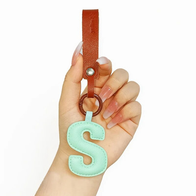 A līdz Z PU ādas sākuma burtu atslēgu piekariņš sievietēm Mode karikatūra konfekšu krāsu soma Tālruņa kulons automašīnas atslēgu piekariņš rotaslietas dāvanas