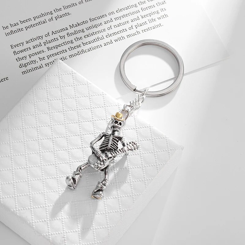 Retro hiphopa ģitāras galvaskausa atslēgu piekariņš vīriešu un sieviešu motociklu kulonu atslēgu piekariņu aksesuāri panku tendences dāvana