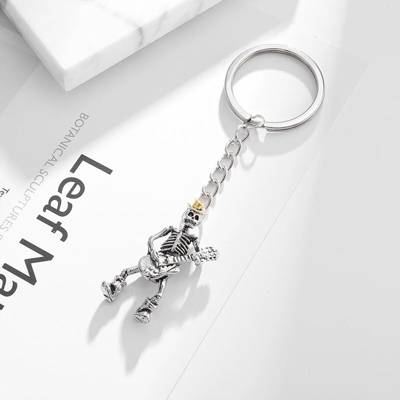 Retro hiphopa ģitāras galvaskausa atslēgu piekariņš vīriešu un sieviešu motociklu kulonu atslēgu piekariņu aksesuāri panku tendences dāvana