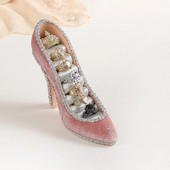 Radošs juvelierizstrādājumu plaukts, modelis, kleita, augstpapēžu kurpes, auskars, kaklarota, gredzens, rotaslietu turētājs, stends.