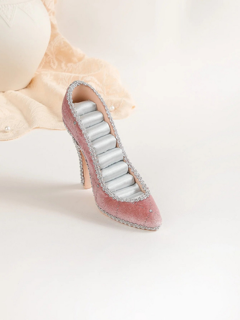 Radošs juvelierizstrādājumu plaukts, modelis, kleita, augstpapēžu kurpes, auskars, kaklarota, gredzens, rotaslietu turētājs, stends.