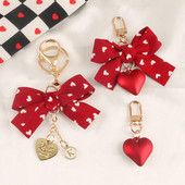 Jauki meitenīgi, sarkani loki, sirds atslēgu piekariņi, modes metāla atslēgu piekariņi.