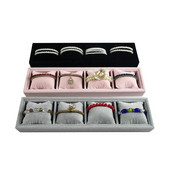 4 režģi, spilvenu paliktņi, rotaslietas aksesuāri, rokassprādzes, rokassprādzes, samta rotaslietas, spilvenu turētājs, vitrīna, rotājumu glabāšana