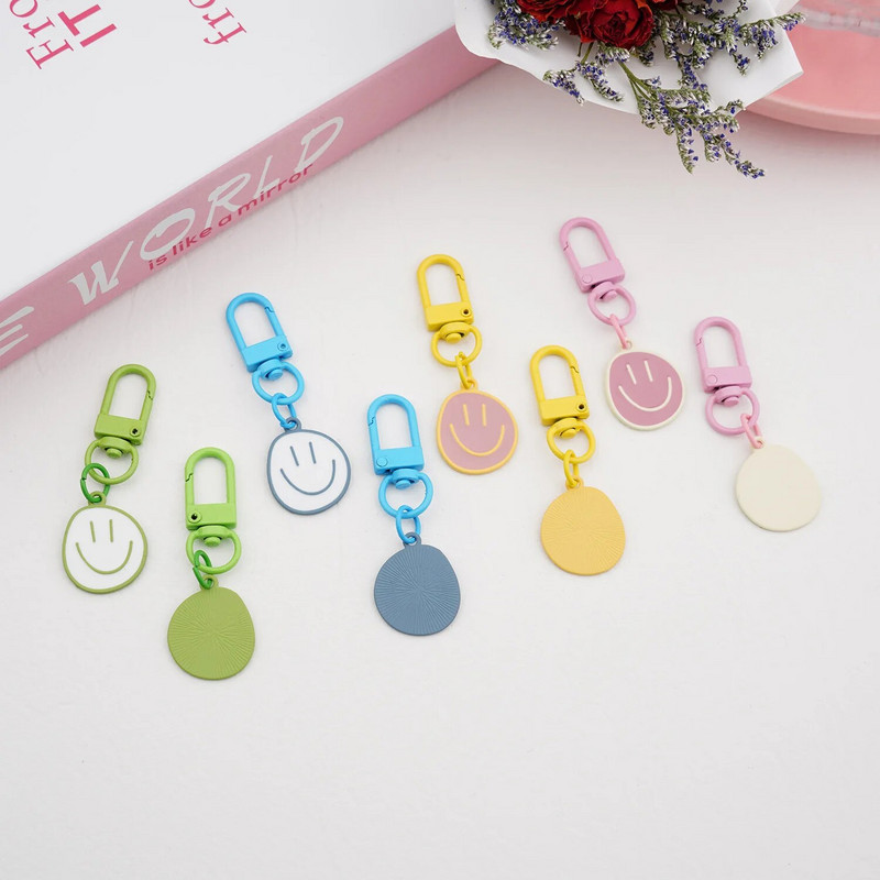 Dainy Happy Smiling Face Atslēgu piekariņš Candy Krāsa Emalja Metāla Kulons Sieviešu šarms Atslēgu soma Aksesuāri Atslēgu piekariņš