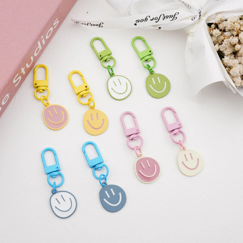 Dainy Happy Smiling Face Atslēgu piekariņš Candy Krāsa Emalja Metāla Kulons Sieviešu šarms Atslēgu soma Aksesuāri Atslēgu piekariņš