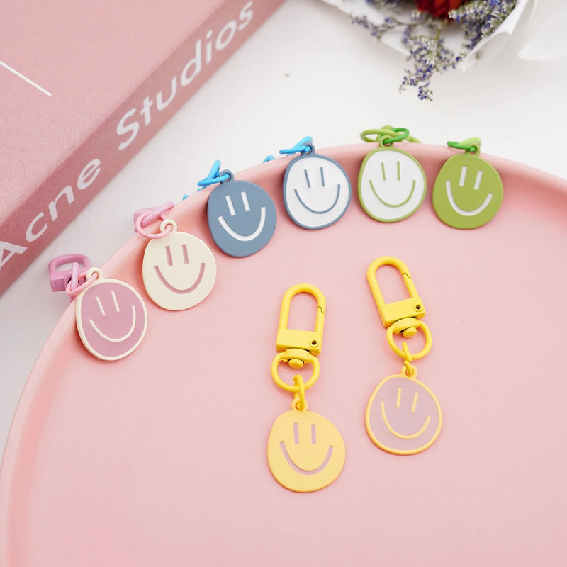 Dainy Happy Smiling Face Atslēgu piekariņš Candy Krāsa Emalja Metāla Kulons Sieviešu šarms Atslēgu soma Aksesuāri Atslēgu piekariņš