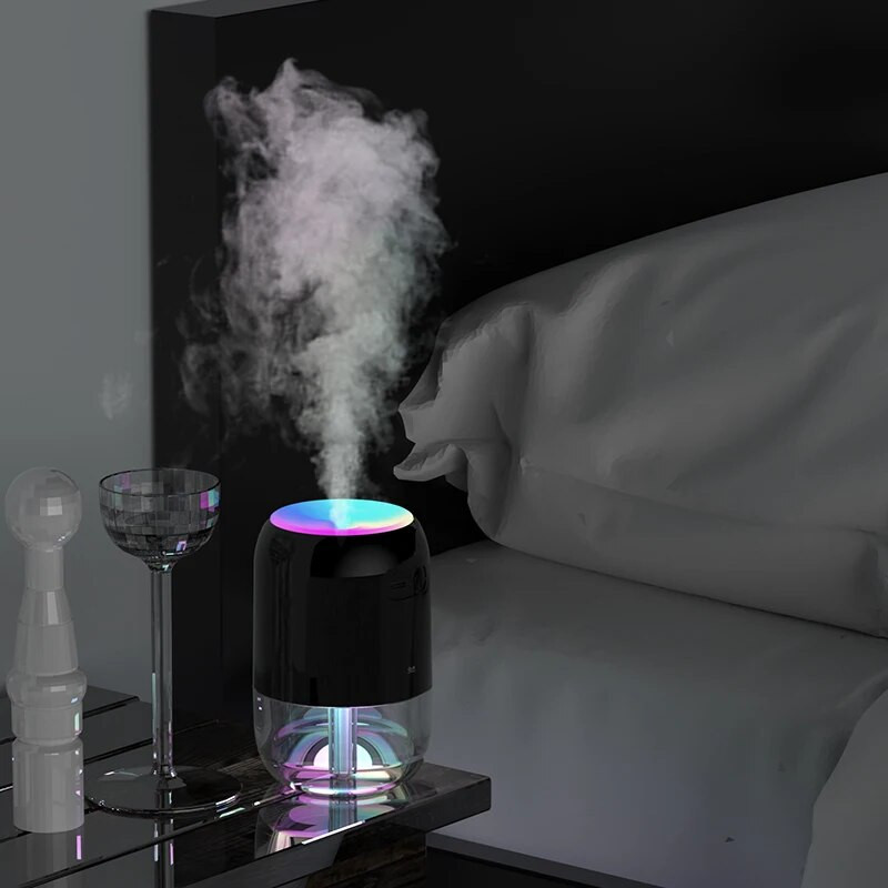 Pārnēsājams USB Cool Mist smidzinātājs 300 ml pārnēsājams elektriskais gaisa mitrinātājs aromātiskās eļļas difuzors ar krāsainu nakts gaismu mājas automašīnai
