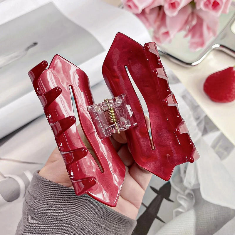 Caurspīdīga Rhinestone White Pearl pārspīlēt unikālas lūpas Yin Yang Tai Chi Heart Luksusa matu spīle sievietēm Meiteņu galvassegas JAUNUMS