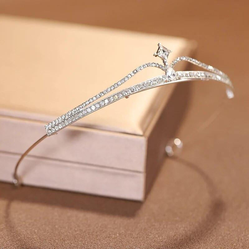 Itacazzo līgavu galvassegas sudraba krāsas sieviešu minimālisma ballītes kroņa dzimšanas dienas tiāras