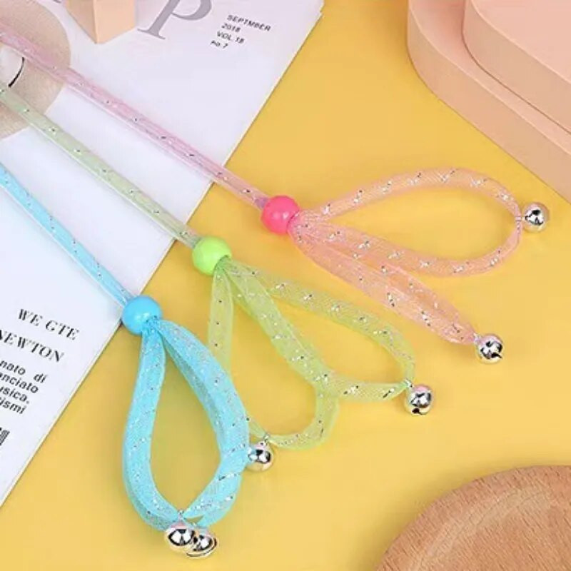 Kaķu rotaļlieta Kaķu nūjas Jauki bantīšu kaķu rotaļlietas Interaktīvas spalvu rotaļlietas kaķiem Teaser Kodieniem izturīga kaķēnu rotaļlieta ar zvaniņu mājdzīvnieku produkti