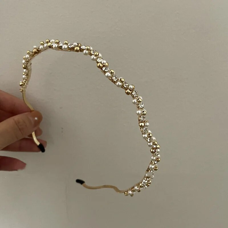 Izsmalcinātas cirkona galvassegas Vienkārša retro pērļu galvas saite, kas vicinās ballītes kroņa galvas stīpā Eleganta sieviešu zelta lentes galvassega