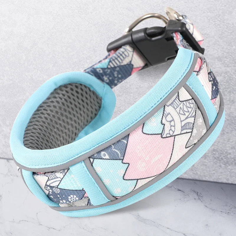 Atstarojošas suņu kaklasiksnas pavadas komplekts Mīksts, ērts mājdzīvnieku suņu kakla siksna Regulējama mājdzīvnieka mīksta polsterēta suņu kakla siksna Suņu piederumi