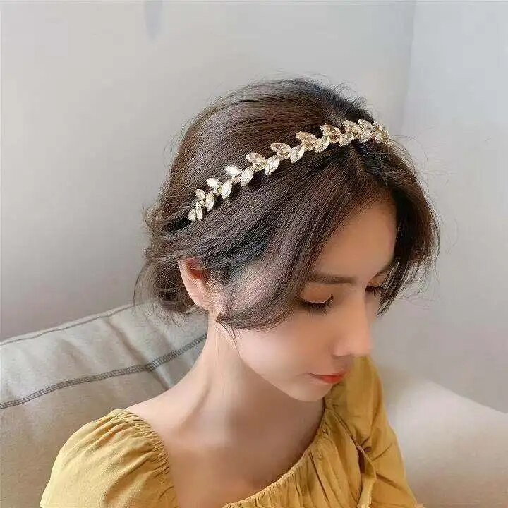 Crystal Rhinestone Bejeweled galvas saite sievietēm ar dzirkstošiem izrotātiem pērlītēm Boho melnu lapu matu lente Modes aksesuāri meitenēm