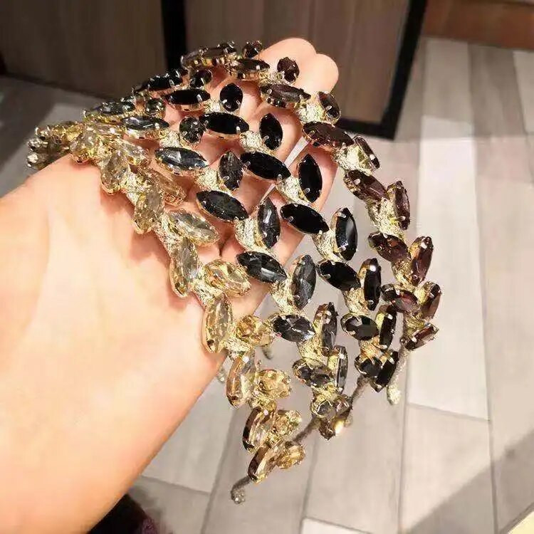 Crystal Rhinestone Bejeweled galvas saite sievietēm ar dzirkstošiem izrotātiem pērlītēm Boho melnu lapu matu lente Modes aksesuāri meitenēm