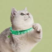 1 tk värviline lemmikloomamustriline väike koera- ja kassi kaelarihm koos kellukesega reguleeritavate kikilipsudega Koerte kikilipsud DIY Band jalajäljega lemmiklooma kaelarihm