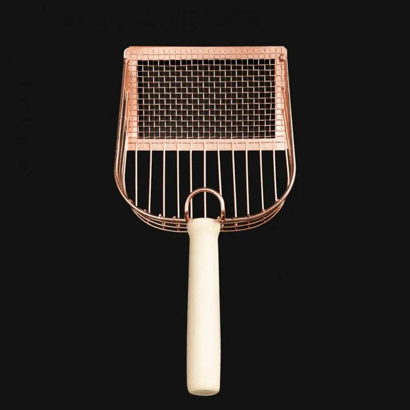 Mājdzīvnieku rīks Metāla kaķu pakaišu liekšķere ar garu koka rokturi, nelīpošs, rievots sijātājs, kas paredzēts kaķēnu izkārnījumu izmēram.