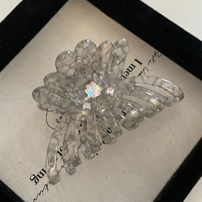 Γαλλικό εκλεκτό υψηλής ποιότητας κλιπ κούμπωμα λουλουδιών με θηλυκό στυλ Απλό και ευέλικτο μισοδεμένο κλιπ καρχαρία αξεσουάρ μαλλιών