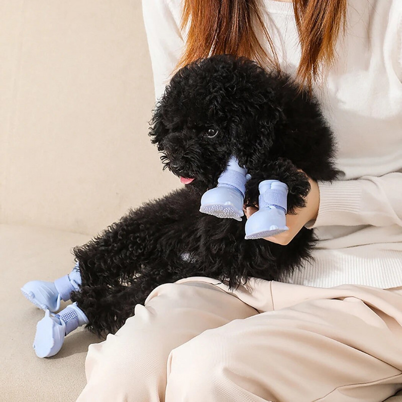 4db Kutya esőcsizma szilikon kölyökcipő kisállat mancs védő csúszásgátló vízálló macskacipő gumicsizma kültéri lábbelihez zokni