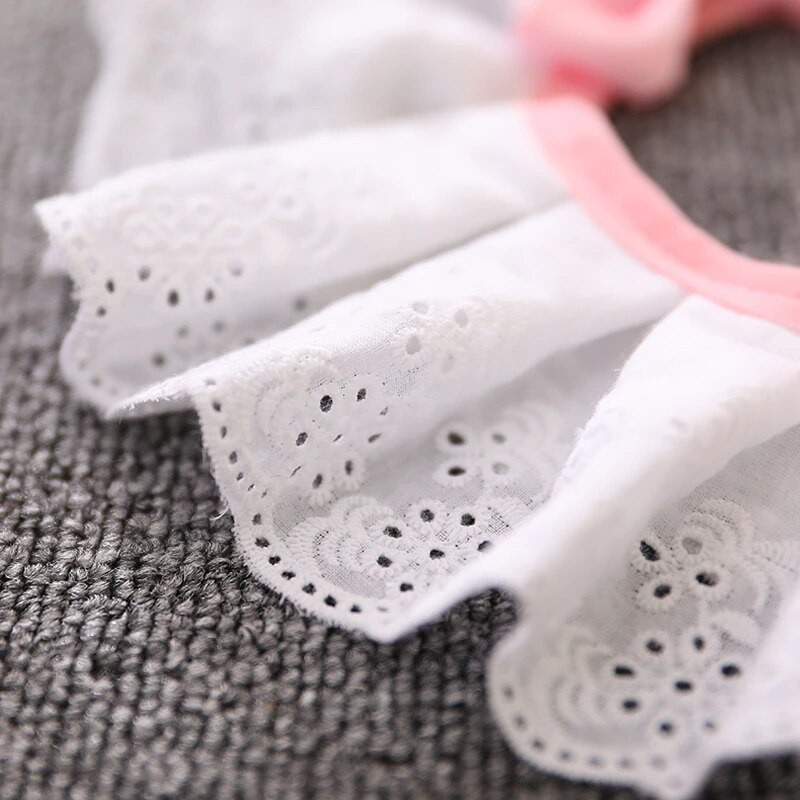 Κολιέ γάτας Κασκόλ κολιέ για κατοικίδια Σκύλος Λουλούδι Σαλιάρα Δαντέλα Λουλούδι με κουδούνια Ρυθμιζόμενη γάτα Αξεσουάρ γάμου σε στυλ Princess