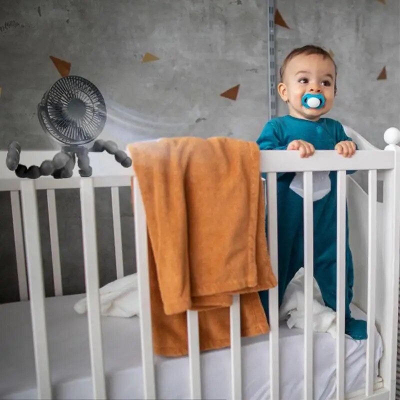 Kūdikių vežimėlio ventiliatorius Nešiojamas ventiliatorius su 360 kampu besisukančiu lanksčiu trikoju, 5 greičių, baterijomis valdomas spaustukas ant ventiliatoriaus 2400 mAh rankinis stalinis ventiliatorius