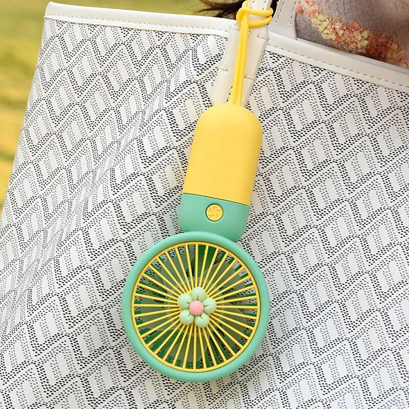 Vasaras mini dzesēšanas gaisa kondicionieris ar roku presēts mazs ventilators kopmītņu tipa studentu mini pārnēsājams rokas rokasgrāmata bērniem bērnu ventilators