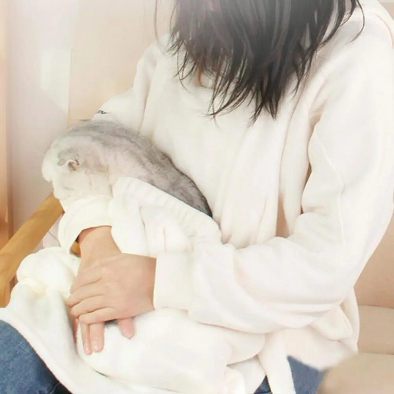 Kisállat kötény hordozó macskahordozó kötény Szuper puha, állítható dupla zsebes, megerősített élek Tiszta öltések Melegen tartják a flanel kezeit