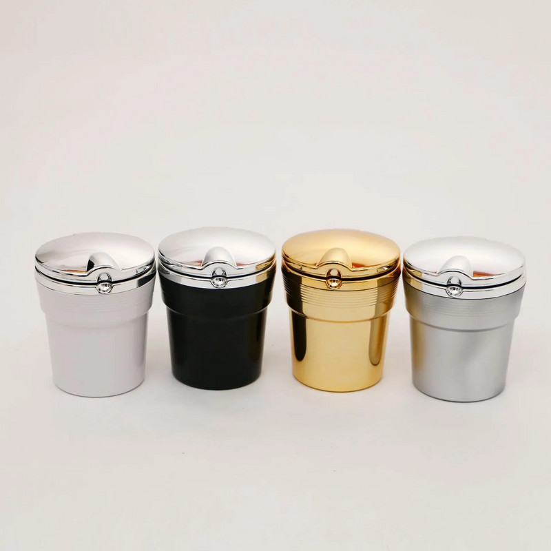 Universāls automašīnas pelnu trauks ar LED gaismām ar vāku Radoša personība, pārklāta automašīna automašīnas iekšpusē. Daudzfunkciju automašīnas pelnu trauks