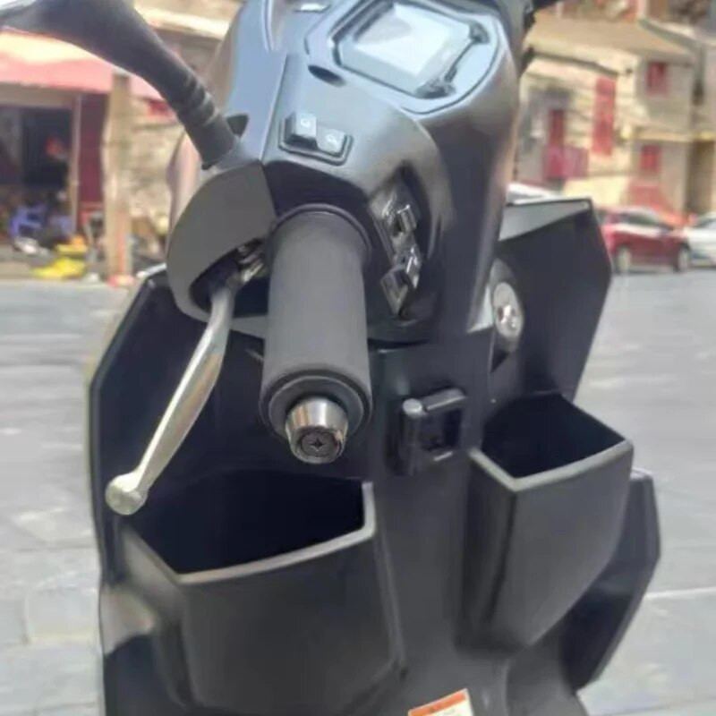 Motocikla roktura pārsegs, sūkļa roktura pārsegs, pārveidots, lai tas būtu neslīdošs, sviedrus absorbējošs, ūdensizturīgs un mīksts