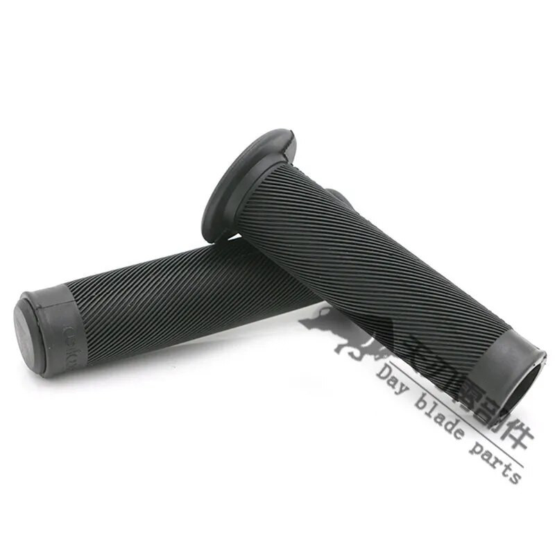 Pāris motocikla stūres rokturi Motociklu piederumi Gumijas motokrosa rokas stienis Nesagraujoša uzstādīšana 22 MM universāls