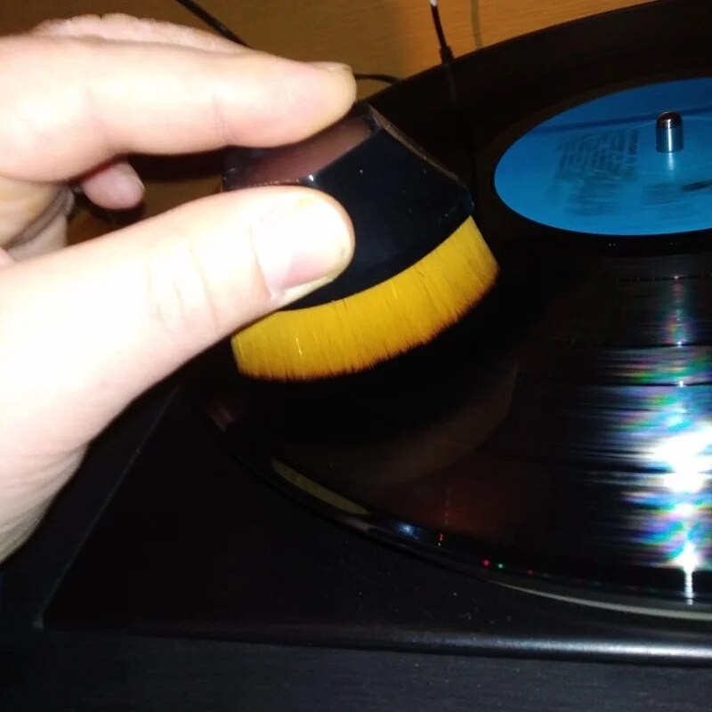 Antistaatiline vinüülplaadipintsel Vinüülpintsel süsinikkiust harjastega puhastuspintsel plaatide jaoks Vinüülplaadi puhastuspintsel