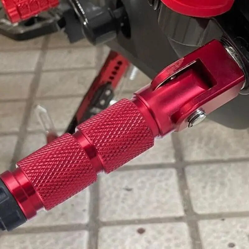 2gab Motociklu kāju pedāļi CNC alumīnija motociklu universāli salokāmi kāju balsti kāju tapas Premium aizmugurējie pēdas pedāļi motociklam