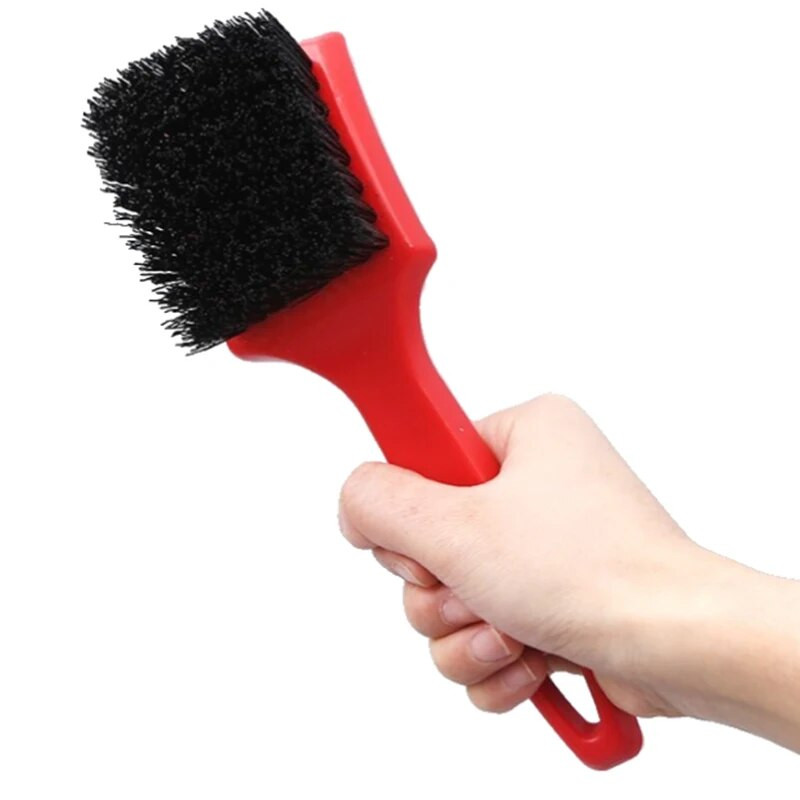 Punaste harjaste ja musta käepidemega autode rattaharja rehvipuhastusvahend mootorrataste autode puhastamiseks Carclean