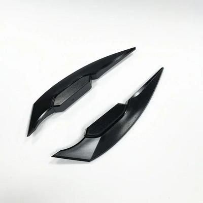 1 pāris universālā motocikla spārna aerodinamiskā spoilera dinamiskā spārna ar lipīgu dekorācijas uzlīmi motocikla skrejritenim