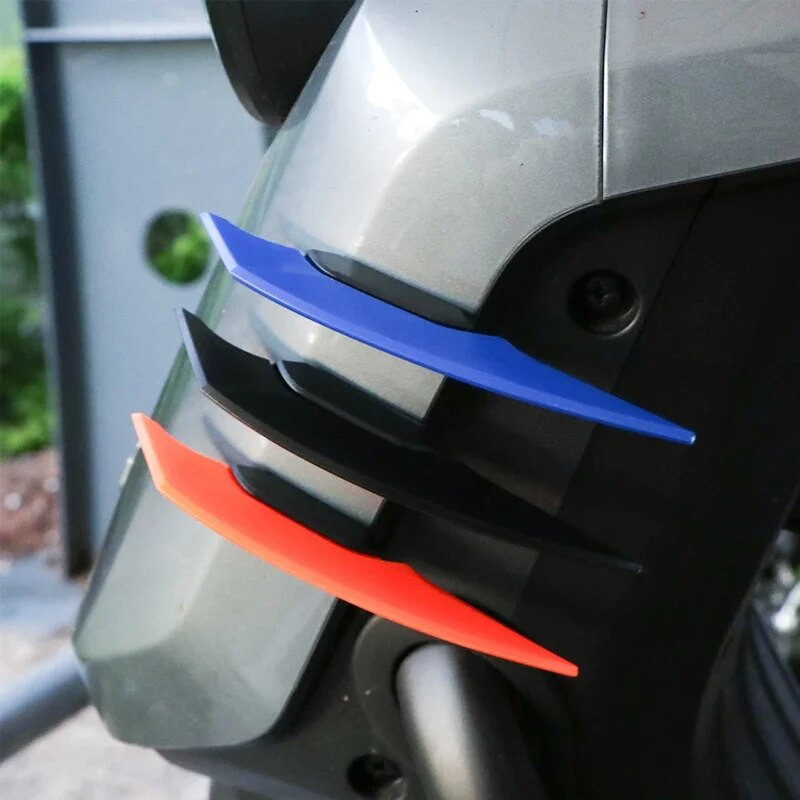 1 pāris universālā motocikla spārna aerodinamiskā spoilera dinamiskā spārna ar lipīgu dekorācijas uzlīmi motocikla skrejritenim