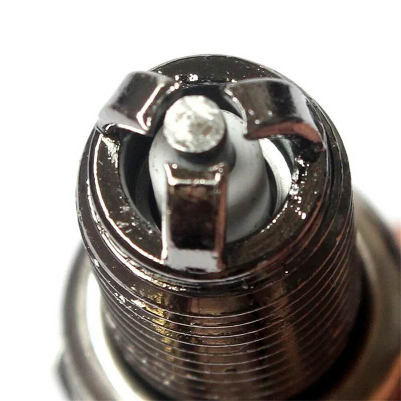 2 TK mootorratta varuosad A7TJC / D8TJCS süüteküünlad suure jõudlusega 3-elektroodiline mootorratta süüteküünal A7TC 8DTC