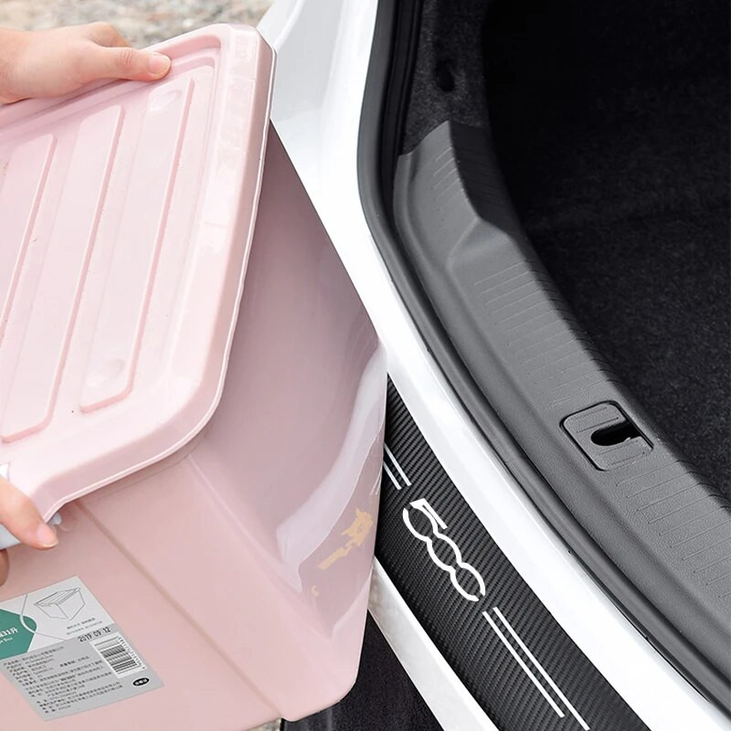 Auto tagumise pagasiruumi kaitseplaadi kaitseriba Fiat 500 auto põrutusvastaste süsinikkiust kleebiste jaoks Autotarvikud