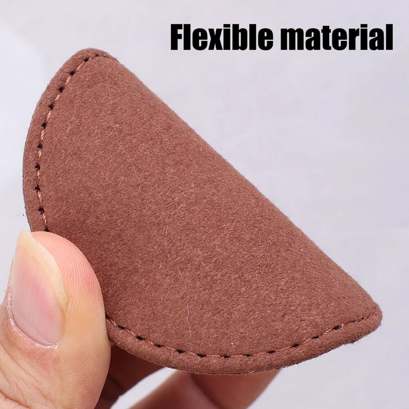 Virpotas kažokādas automašīnu paliktņi, jauki, neslīdoši apaļi paklājiņi.