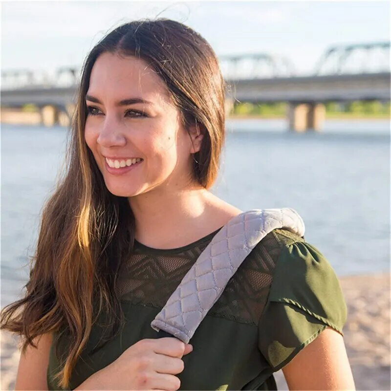 Ērti un regulējami drošības jostu pārvalki no mīksta samta auduma — lieliski piemēroti automašīnām, kravas automašīnām, apvidus auto, mugursomām