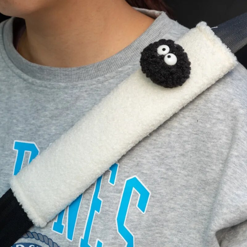 2gab Black Spirit Pad automašīnas drošības jostas maza salona apdares aizsardzība karikatūra radošā apdrošināšanas segums automašīnu aksesuāri