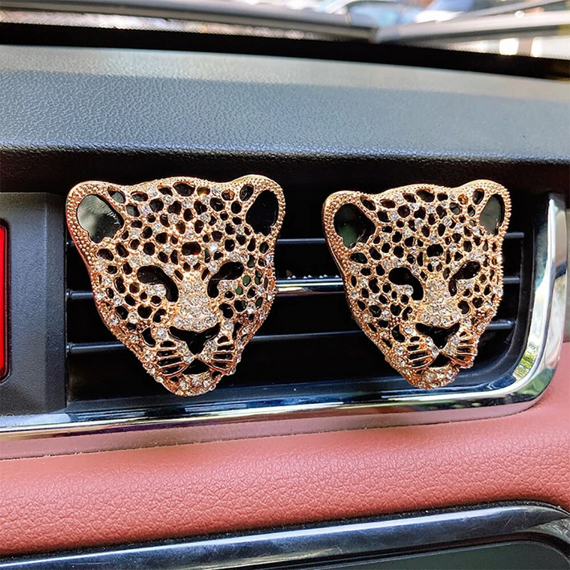 Automašīnas gaisa ventilācijas atveres smaržu piekariņi kristāla leoparda aromterapijas ēterisko eļļu difuzors modes auto apdares piekariņi Rhinestone