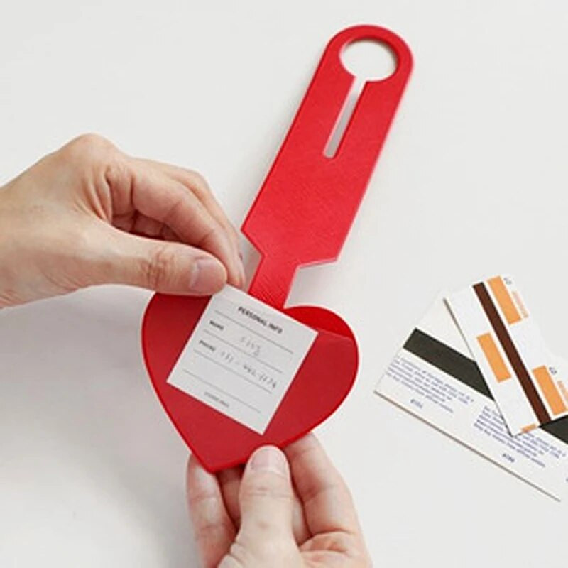 Vienkārša sirds formas ādas bagāžas zīme sievietēm ceļojumu čemodāna ID adreses turētājs meitenēm bagāžas birkas Iekāpšanas soma Pārnēsājama etiķete