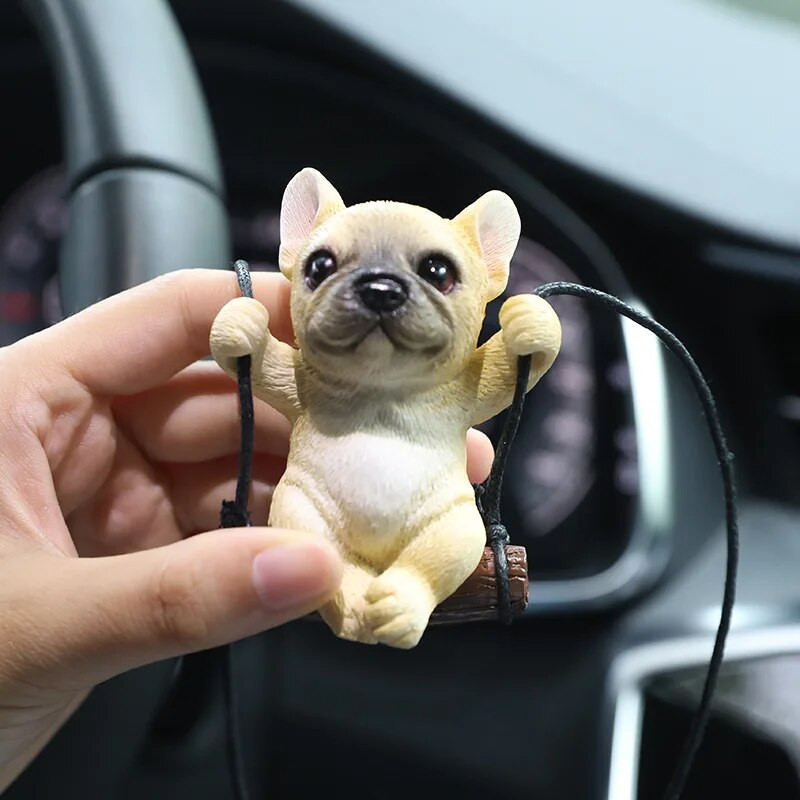 Jauni Resin Cute Dog Anime Auto aksesuāri Šūpoles Bulldog Kulons Auto Atpakaļskata Spoguļu rotājumi Dzimšanas dienas dāvanu pārim aksesuāri