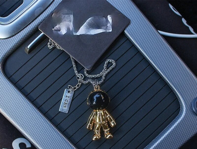 Automašīnas kulons Salona dekors Radošs Kosmosa cilvēks karājās hiphopa astronauta ornaments Automašīnas atpakaļskata spogulis Piederumi Zēniem Dāvanas